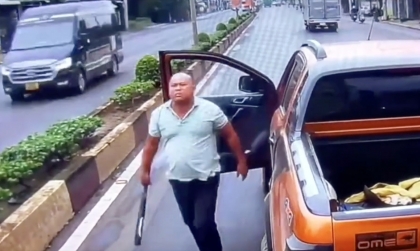 Tài xế Ford Ranger 61C 35591 chặn đầu mang gậy đánh bóng chày xuống doạ nạt người khác